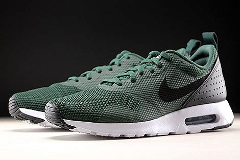 nike air max tavas donkergroen|Nike Air Max Tavas Review .